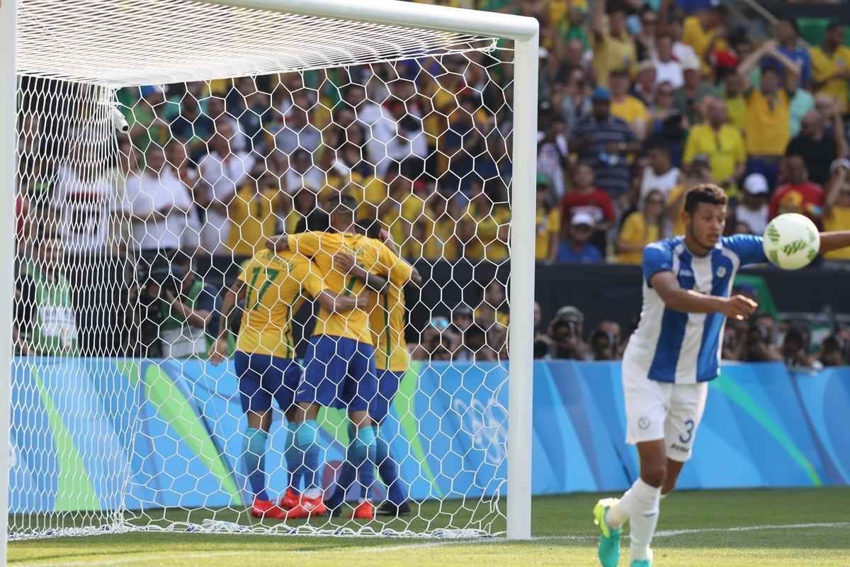 Brasil goleou Honduras por 6 a 0 e avanou  deciso do futebol masculino nos Jogos