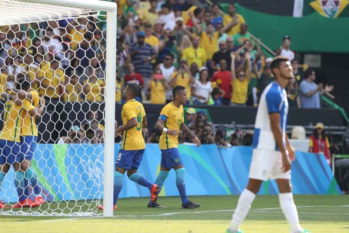 Brasil goleou Honduras por 6 a 0 e avanou  deciso do futebol masculino nos Jogos