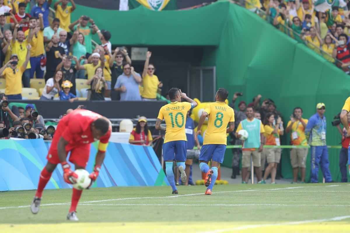 Brasil goleou Honduras por 6 a 0 e avanou  deciso do futebol masculino nos Jogos