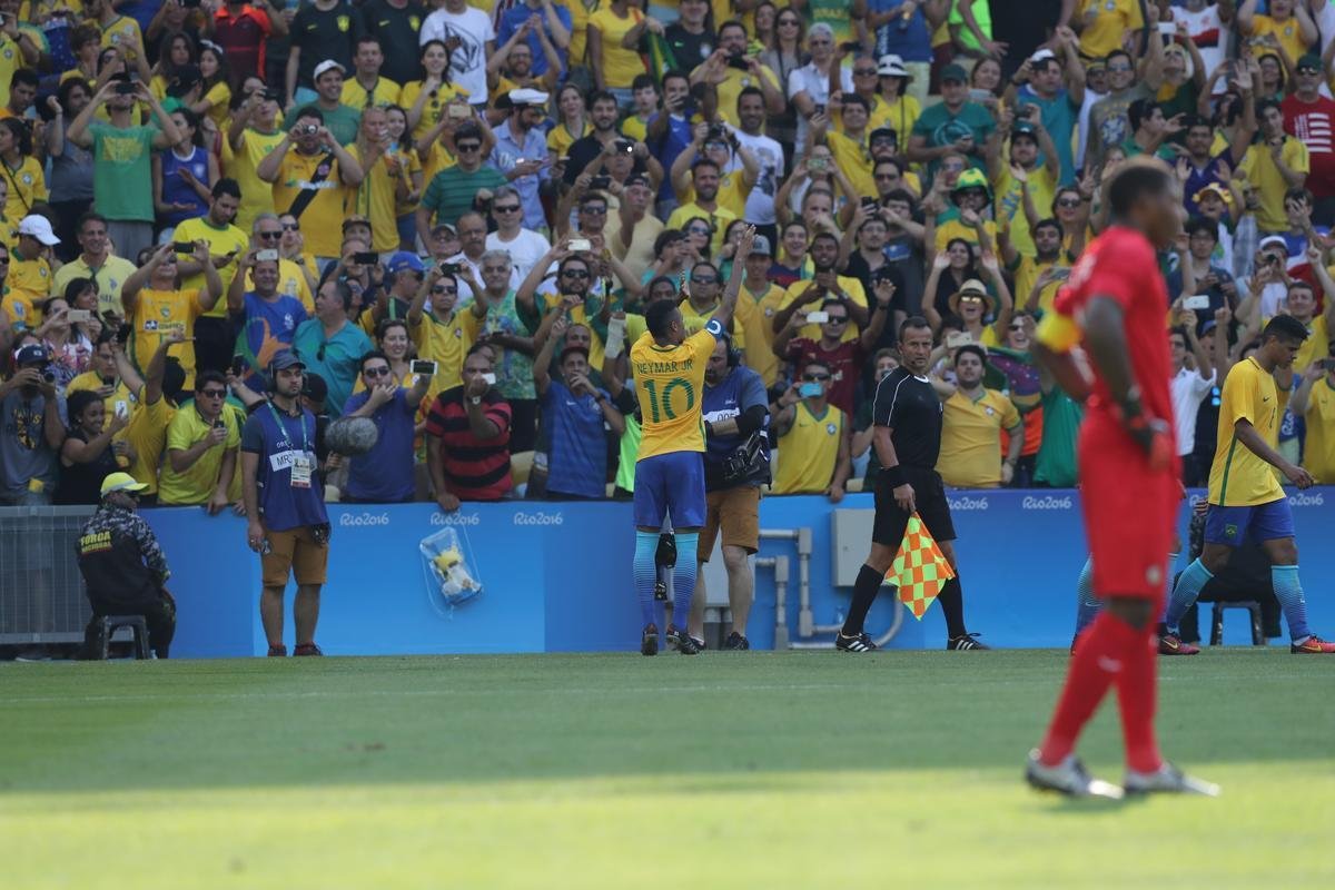 Brasil goleou Honduras por 6 a 0 e avanou  deciso do futebol masculino nos Jogos