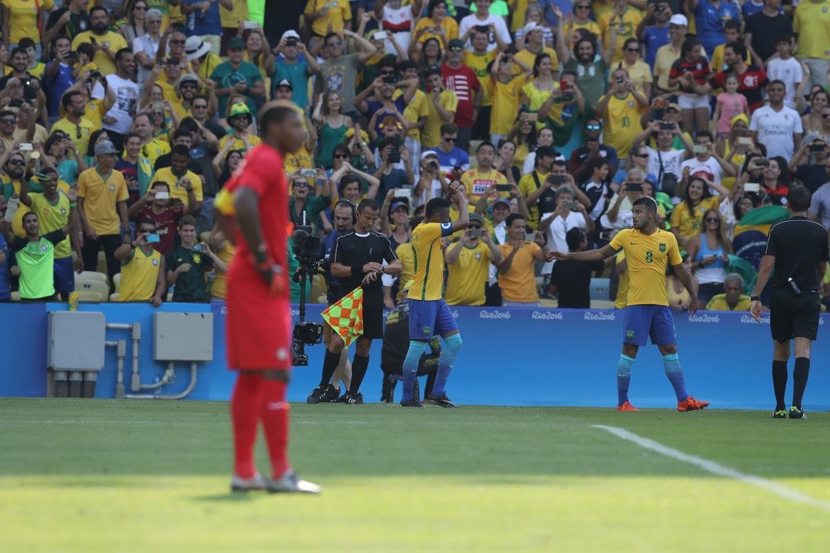 Brasil goleou Honduras por 6 a 0 e avanou  deciso do futebol masculino nos Jogos