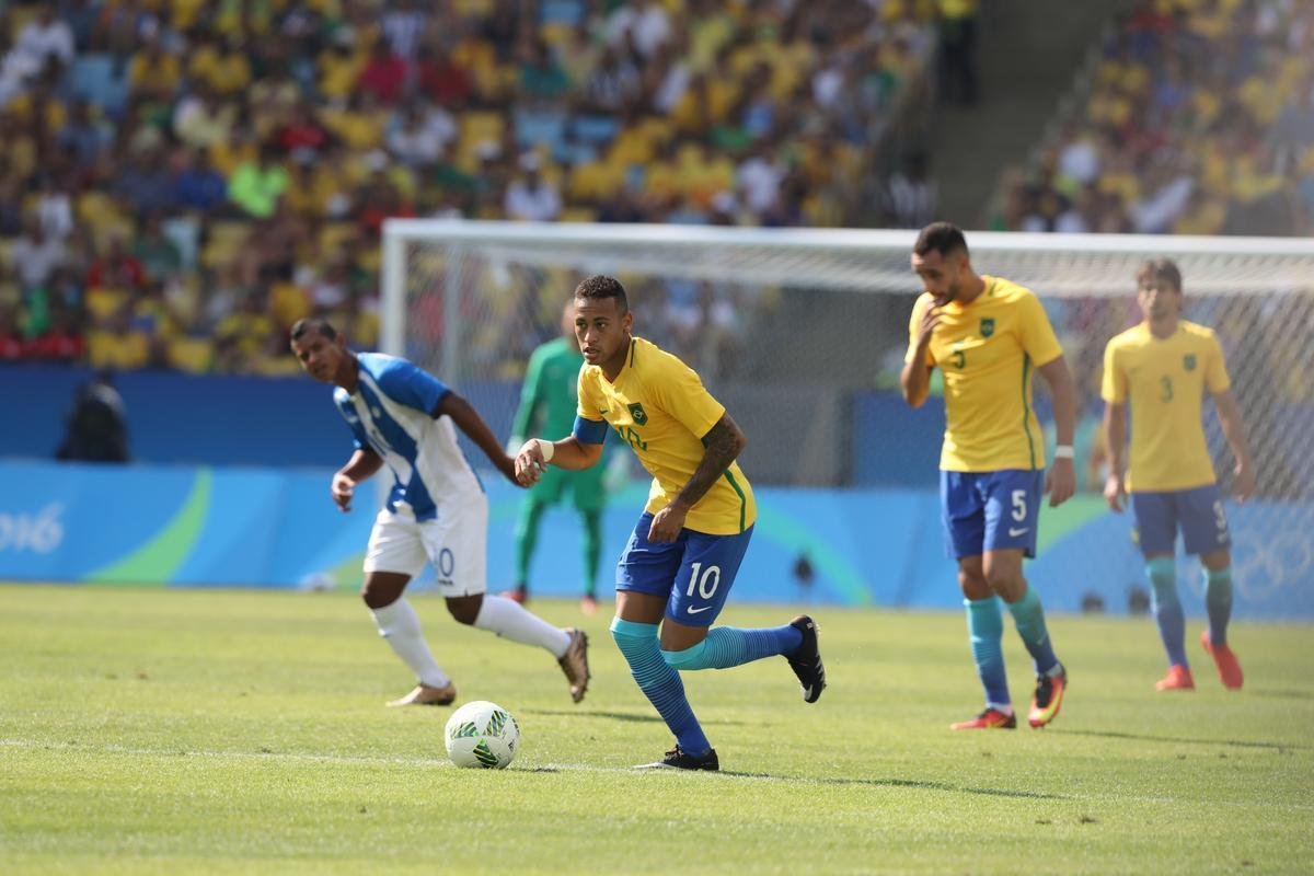 Brasil goleou Honduras por 6 a 0 e avanou  deciso do futebol masculino nos Jogos