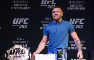 Fotos da coletiva do UFC 202, em Las Vegas - Conor McGregor chega atrasado