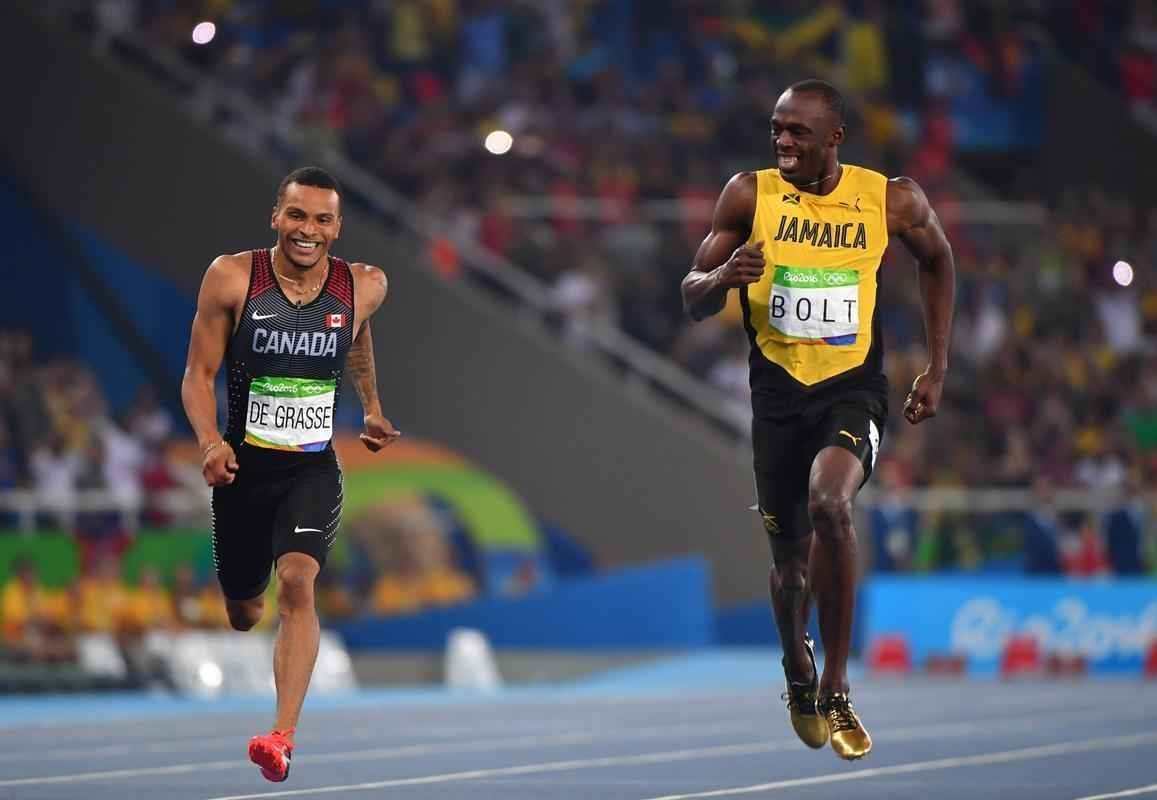 Imagens da disputa entre Bolt e De Grasse na semifinal dos 200m rasos
