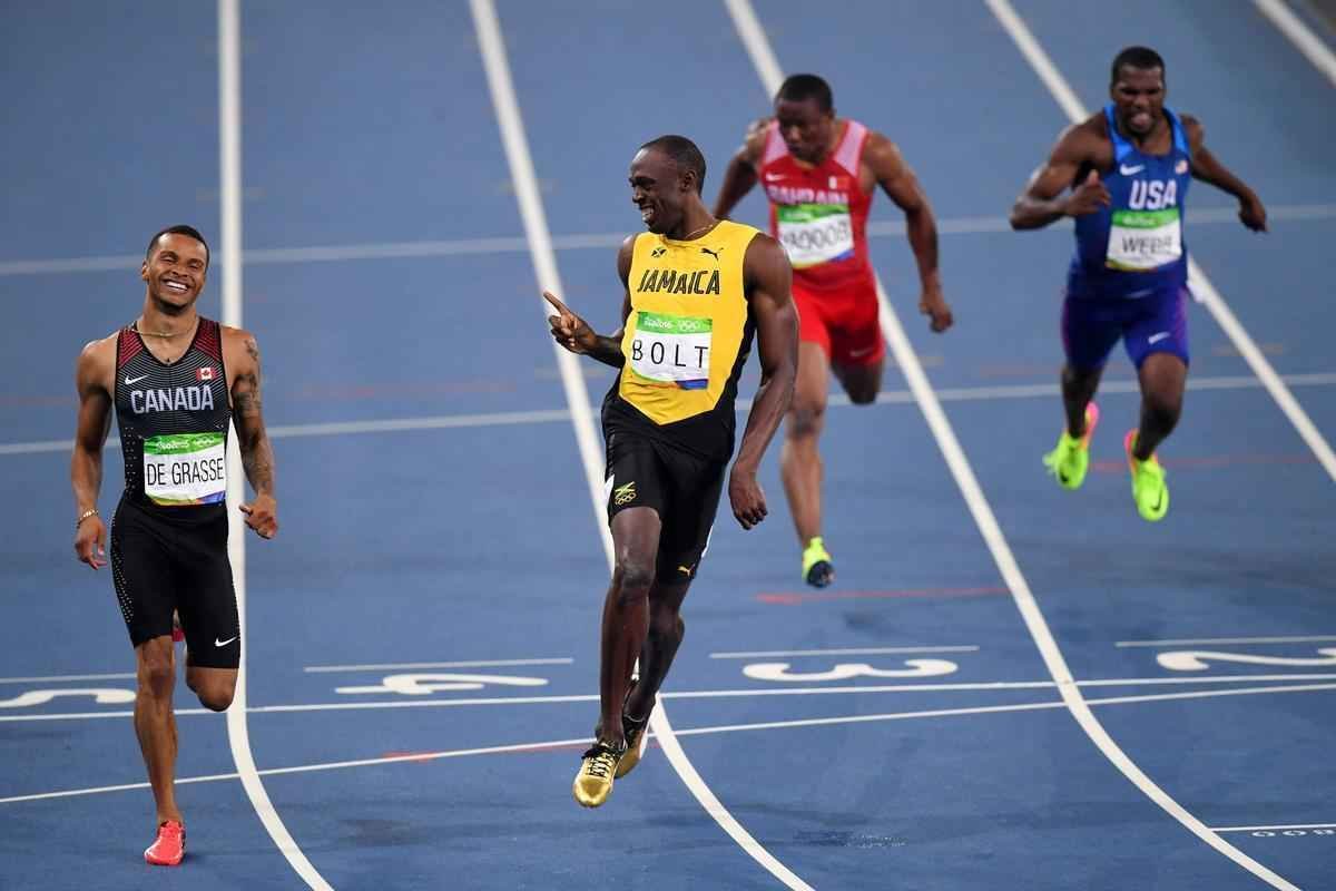 Imagens da disputa entre Bolt e De Grasse na semifinal dos 200m rasos