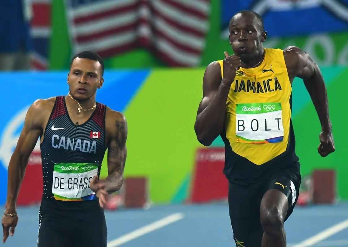 Imagens da disputa entre Bolt e De Grasse na semifinal dos 200m rasos