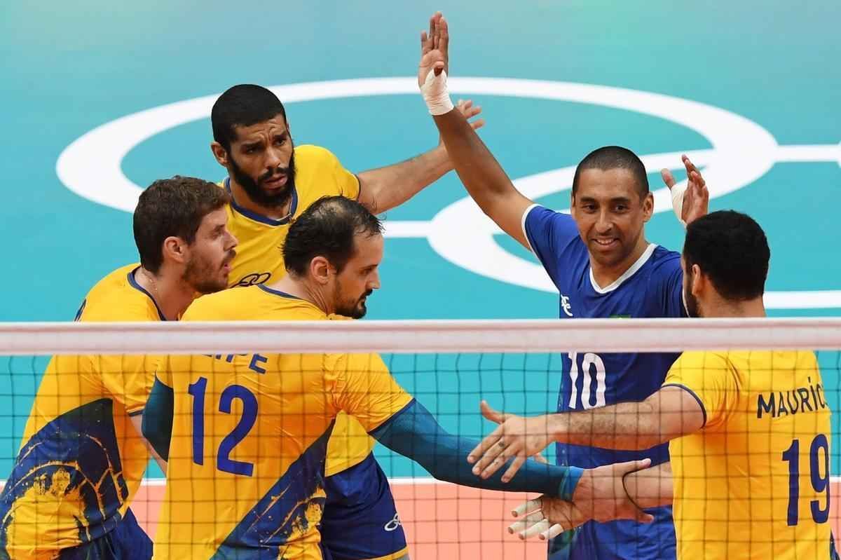 Seleo Brasileira vence Argentina por 3 a 1, no Maracanzinho, e se classifica para semifinal