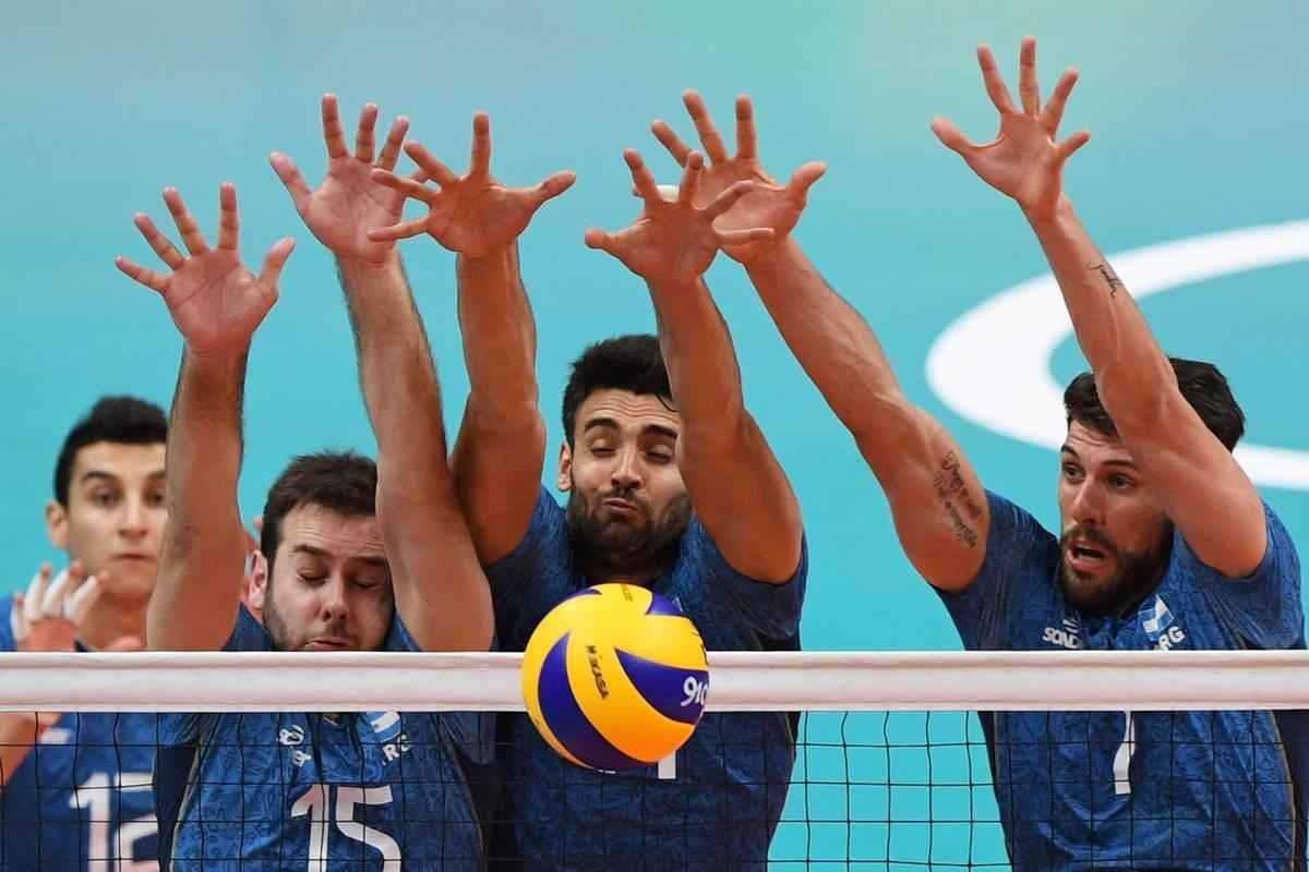 Seleo Brasileira vence Argentina por 3 a 1, no Maracanzinho, e se classifica para semifinal