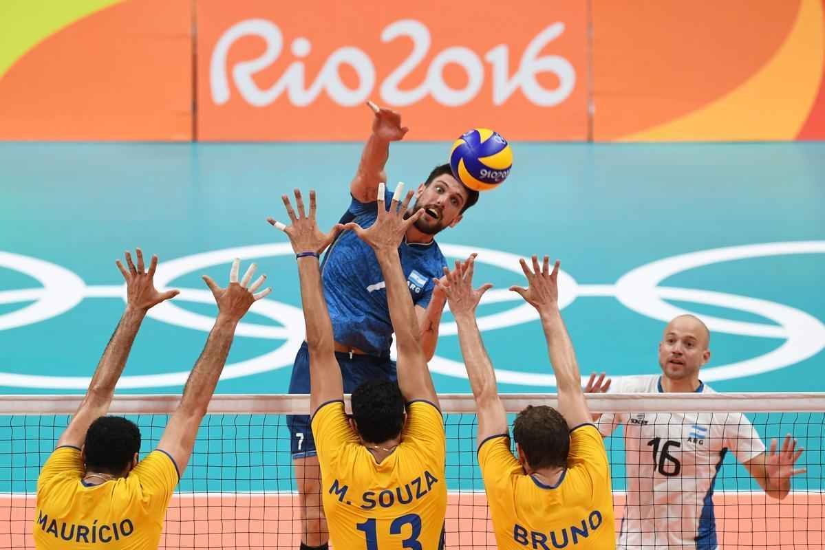 Seleo Brasileira vence Argentina por 3 a 1, no Maracanzinho, e se classifica para semifinal