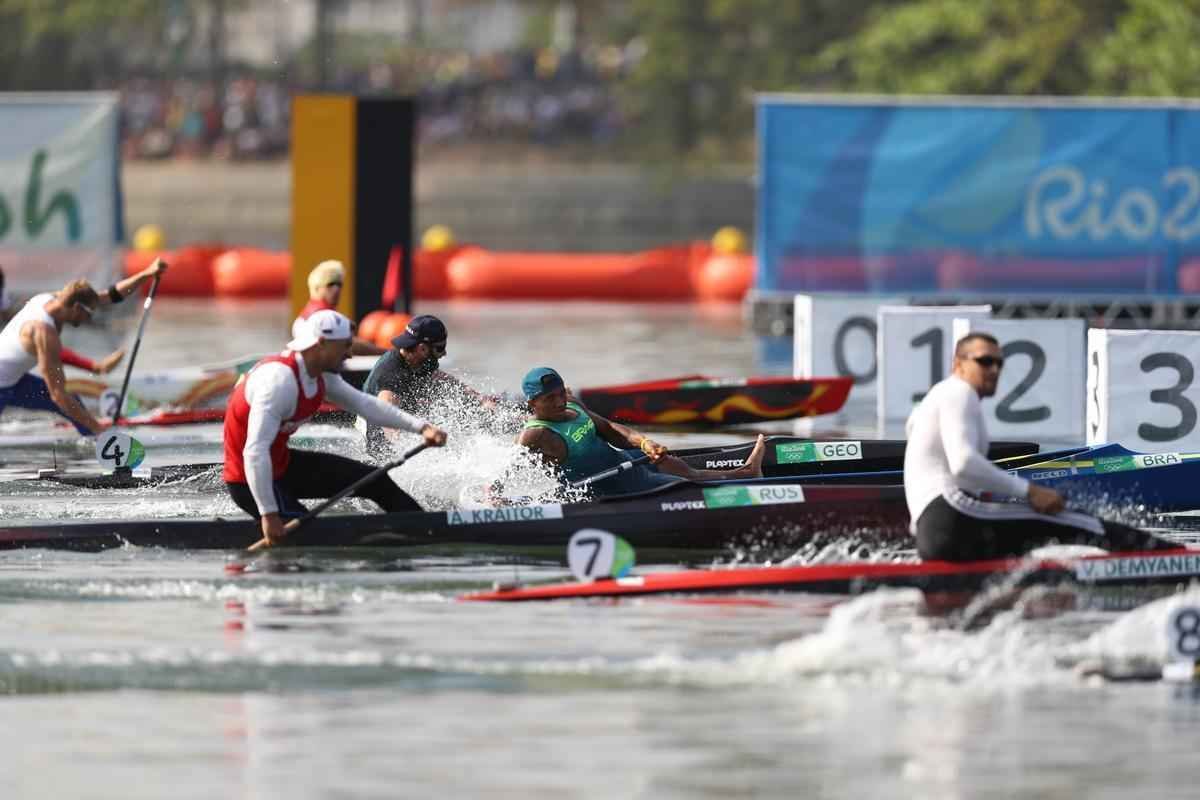 Isaquias Queiroz conquista mais uma medalha para o Brasil: o bronze, na categoria C1 200m da canoagem. Baiano foi prata na prova de C1 1000m