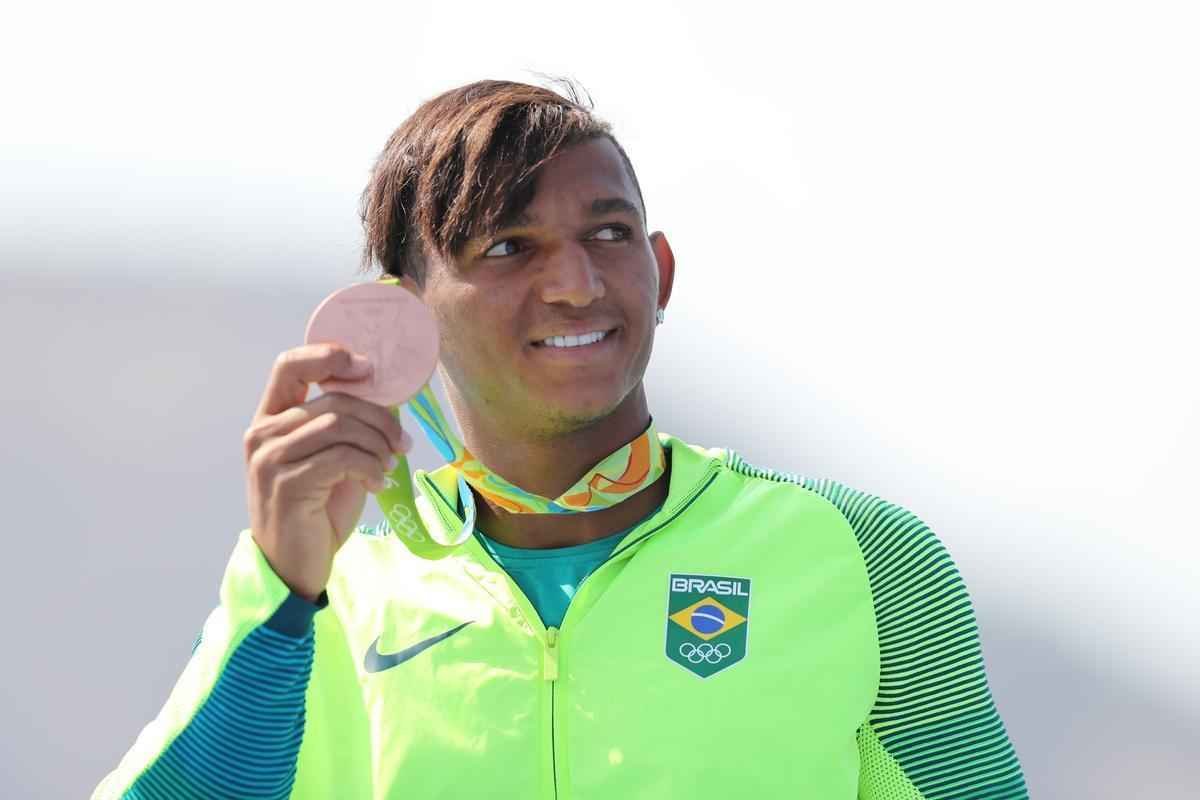 Isaquias Queiroz conquista mais uma medalha para o Brasil: o bronze, na categoria C1 200m da canoagem. Baiano foi prata na prova de C1 1000m