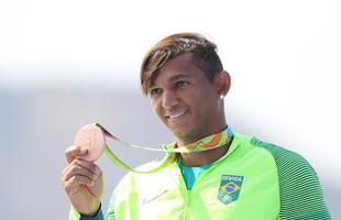 Isaquias Queiroz conquista mais uma medalha para o Brasil: o bronze, na categoria C1 200m da canoagem. Baiano foi prata na prova de C1 1000m
