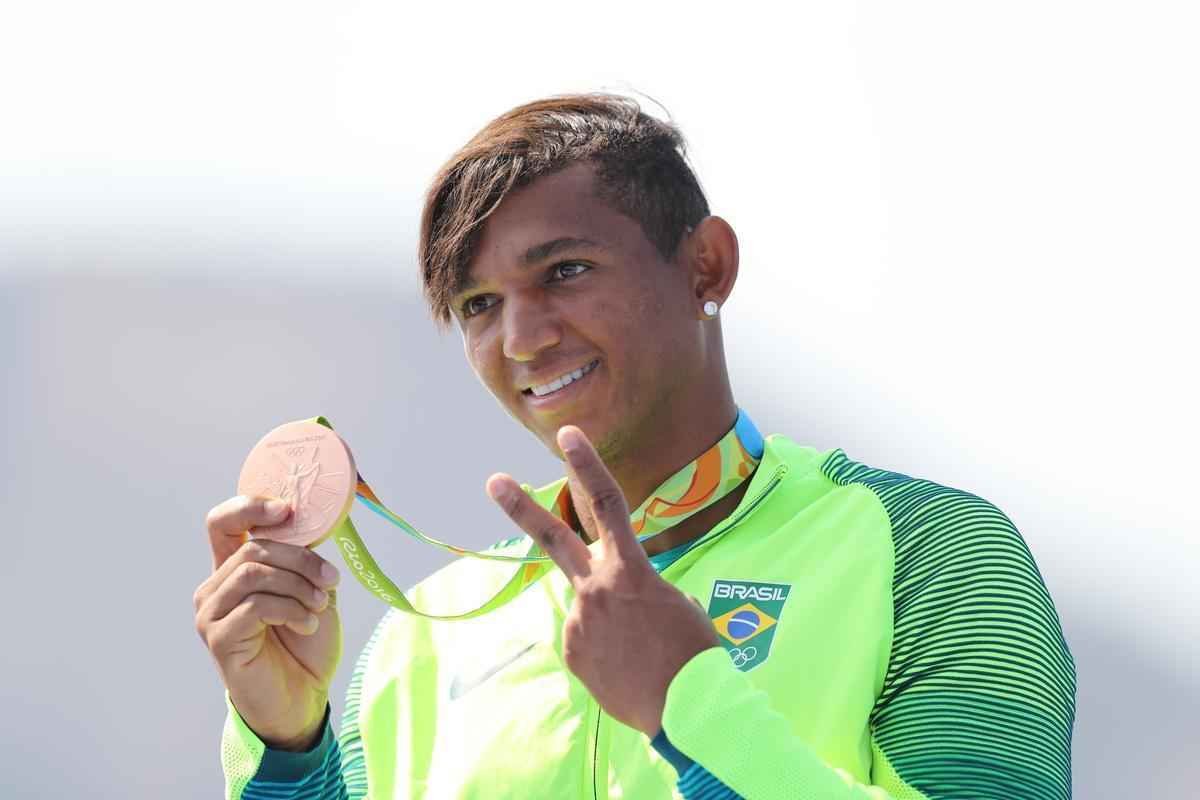 Isaquias Queiroz conquista mais uma medalha para o Brasil: o bronze, na categoria C1 200m da canoagem. Baiano foi prata na prova de C1 1000m