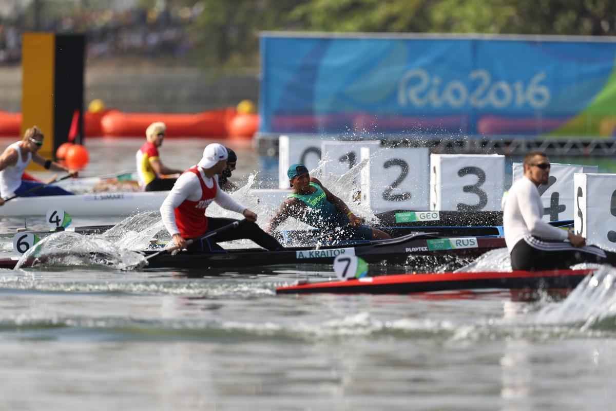 Isaquias Queiroz conquista mais uma medalha para o Brasil: o bronze, na categoria C1 200m da canoagem. Baiano foi prata na prova de C1 1000m