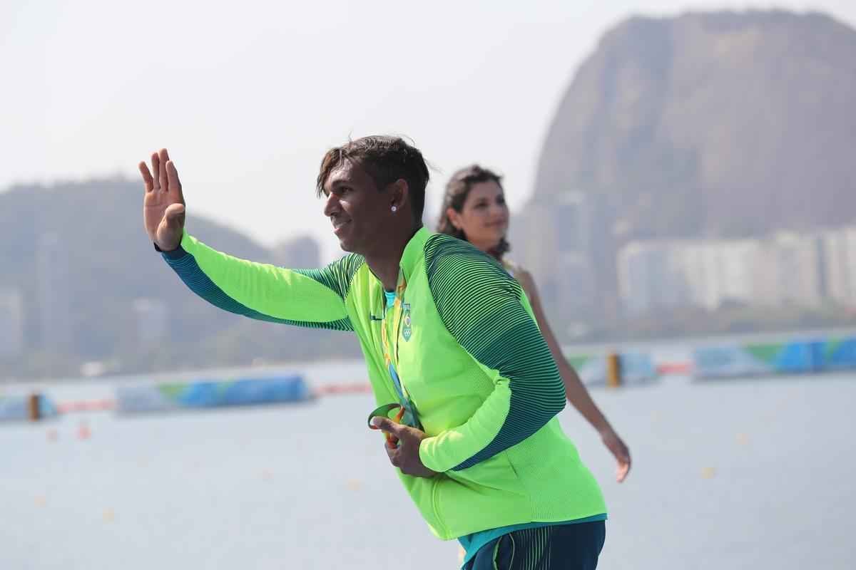Isaquias Queiroz conquista mais uma medalha para o Brasil: o bronze, na categoria C1 200m da canoagem. Baiano foi prata na prova de C1 1000m