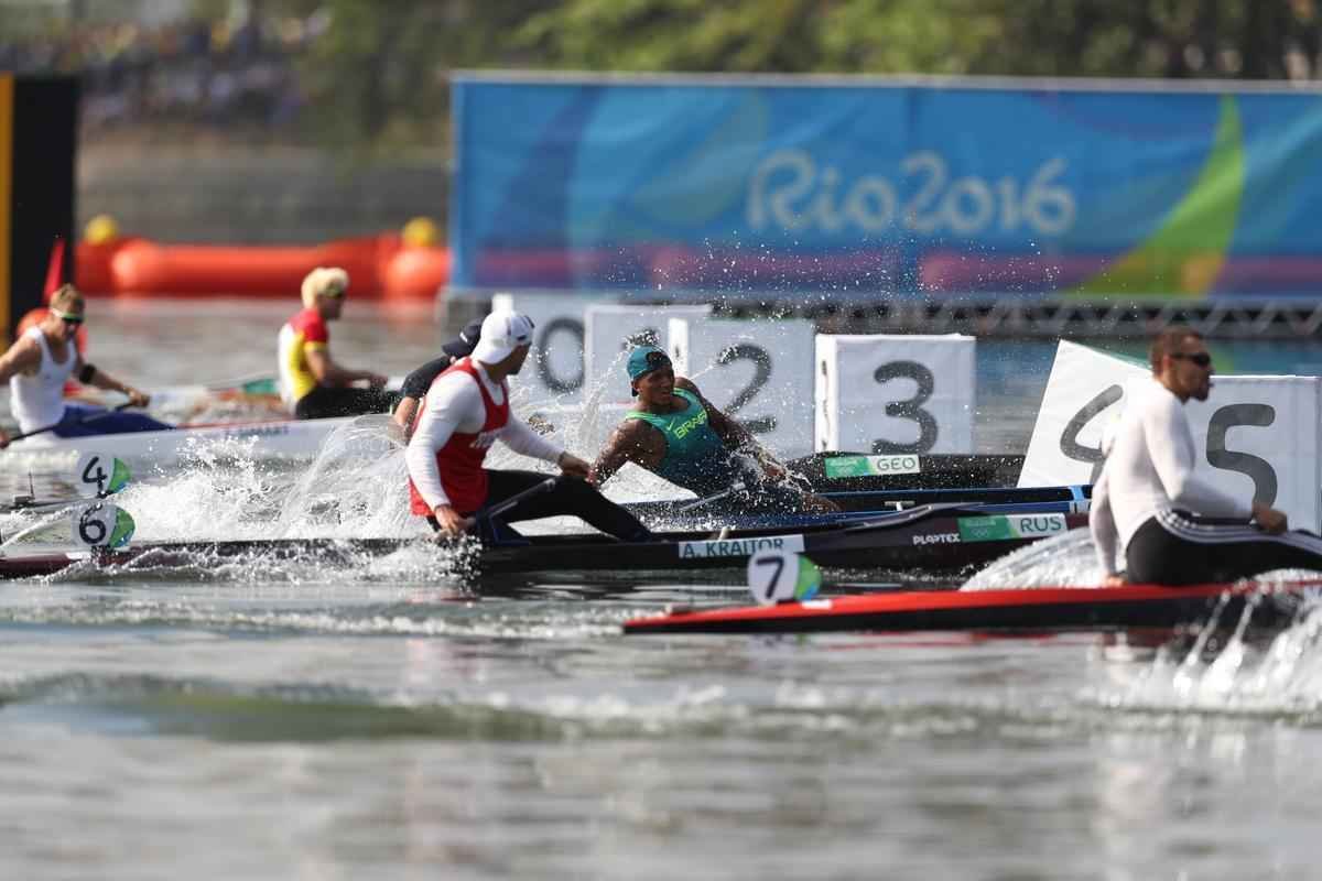 Isaquias Queiroz conquista mais uma medalha para o Brasil: o bronze, na categoria C1 200m da canoagem. Baiano foi prata na prova de C1 1000m
