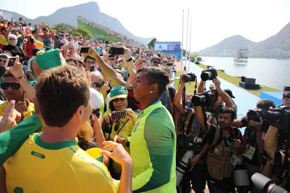 Isaquias Queiroz conquista mais uma medalha para o Brasil: o bronze, na categoria C1 200m da canoagem. Baiano foi prata na prova de C1 1000m