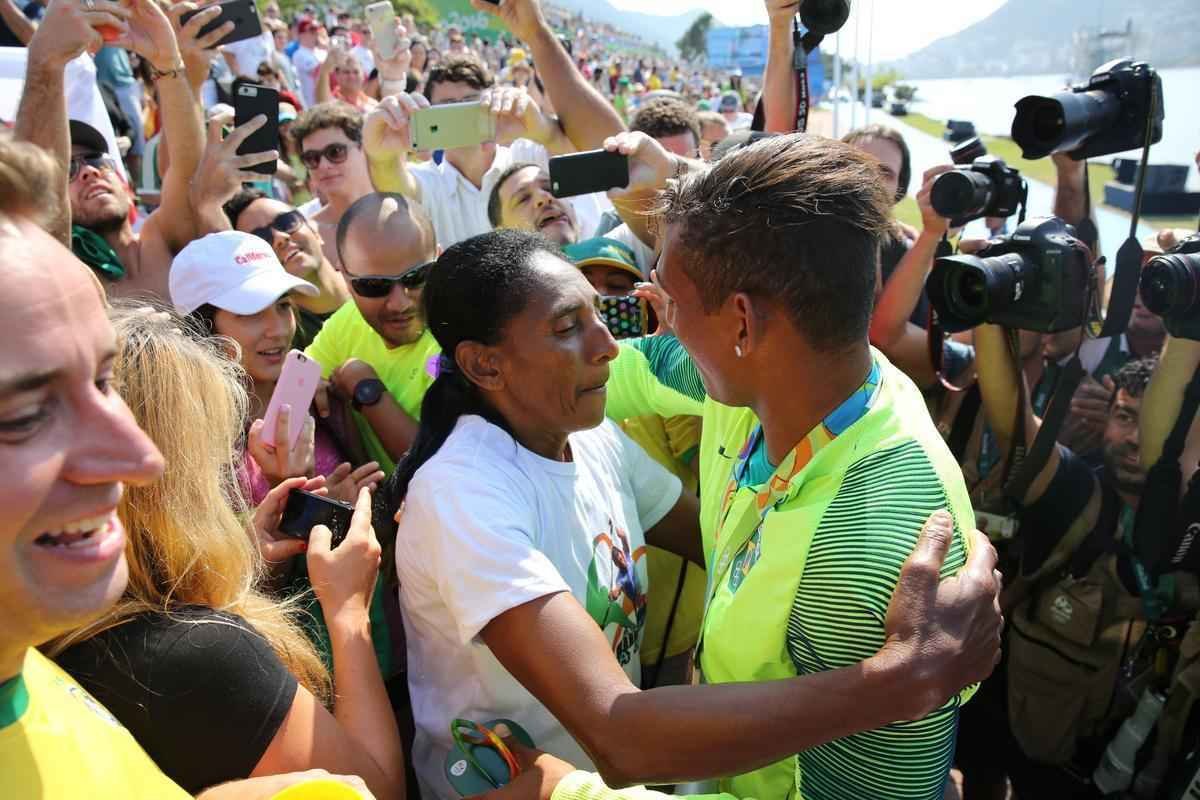 Isaquias Queiroz conquista mais uma medalha para o Brasil: o bronze, na categoria C1 200m da canoagem. Baiano foi prata na prova de C1 1000m