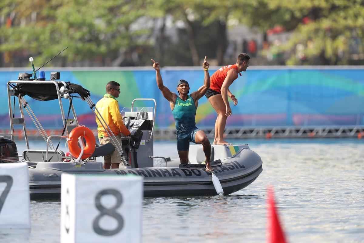 Isaquias Queiroz conquista mais uma medalha para o Brasil: o bronze, na categoria C1 200m da canoagem. Baiano foi prata na prova de C1 1000m
