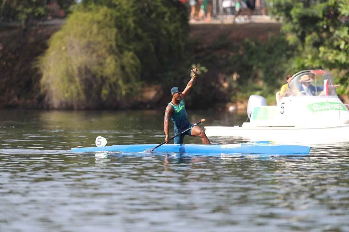 Isaquias Queiroz conquista mais uma medalha para o Brasil: o bronze, na categoria C1 200m da canoagem. Baiano foi prata na prova de C1 1000m