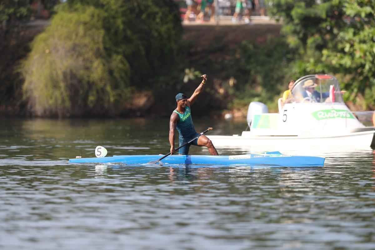 Isaquias Queiroz conquista mais uma medalha para o Brasil: o bronze, na categoria C1 200m da canoagem. Baiano foi prata na prova de C1 1000m