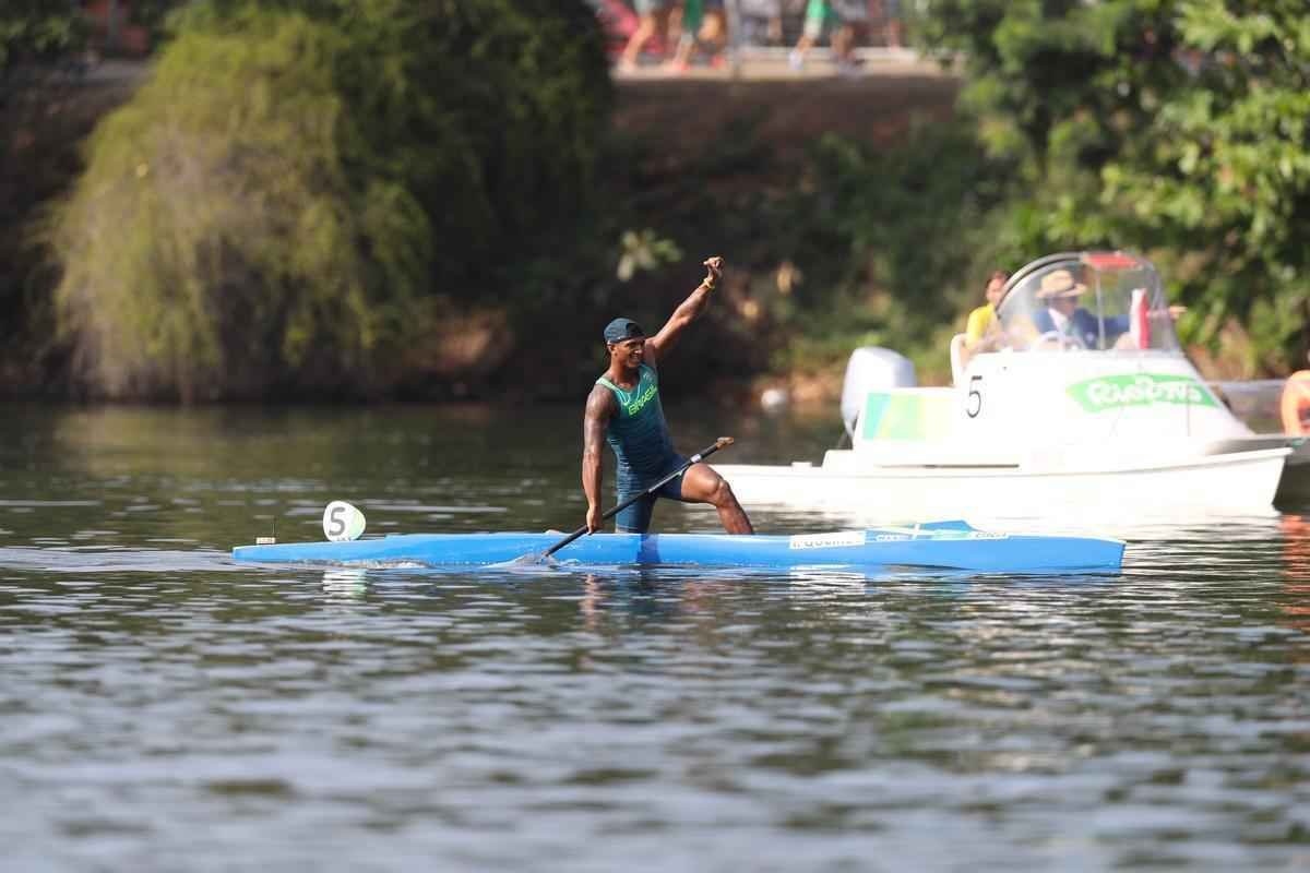 Isaquias Queiroz conquista mais uma medalha para o Brasil: o bronze, na categoria C1 200m da canoagem. Baiano foi prata na prova de C1 1000m