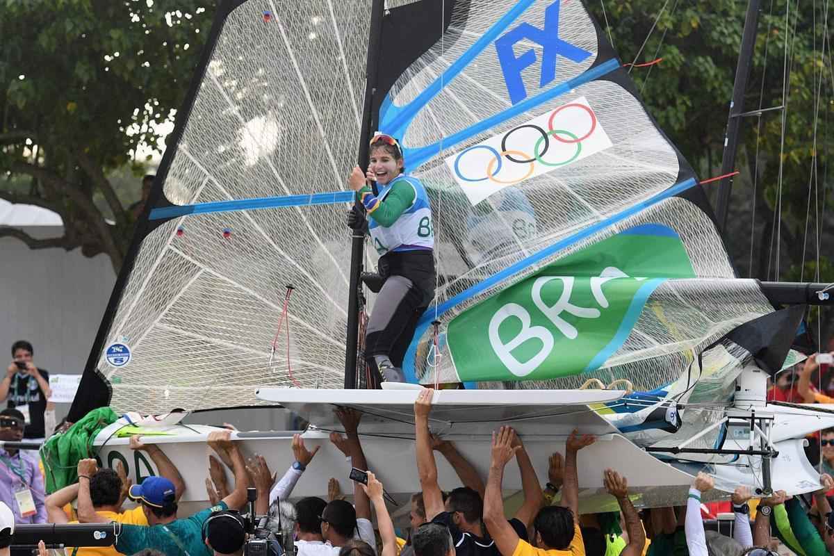 Conquista foi com muita emoo na medal race, nesta quinta-feira, quando a dupla chegou na primeira posio
