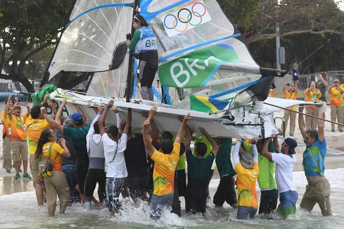 Conquista foi com muita emoo na medal race, nesta quinta-feira, quando a dupla chegou na primeira posio