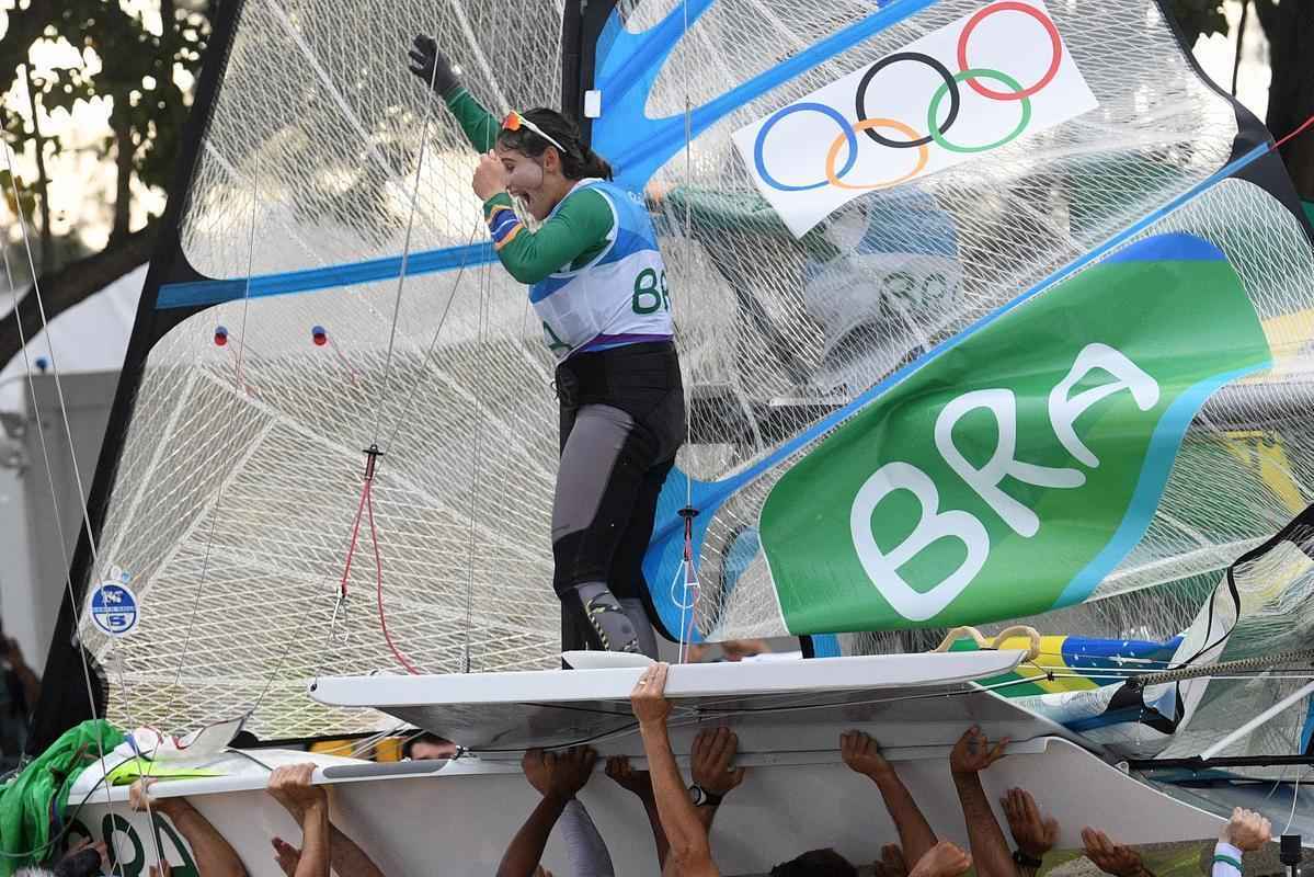 Conquista foi com muita emoo na medal race, nesta quinta-feira, quando a dupla chegou na primeira posio