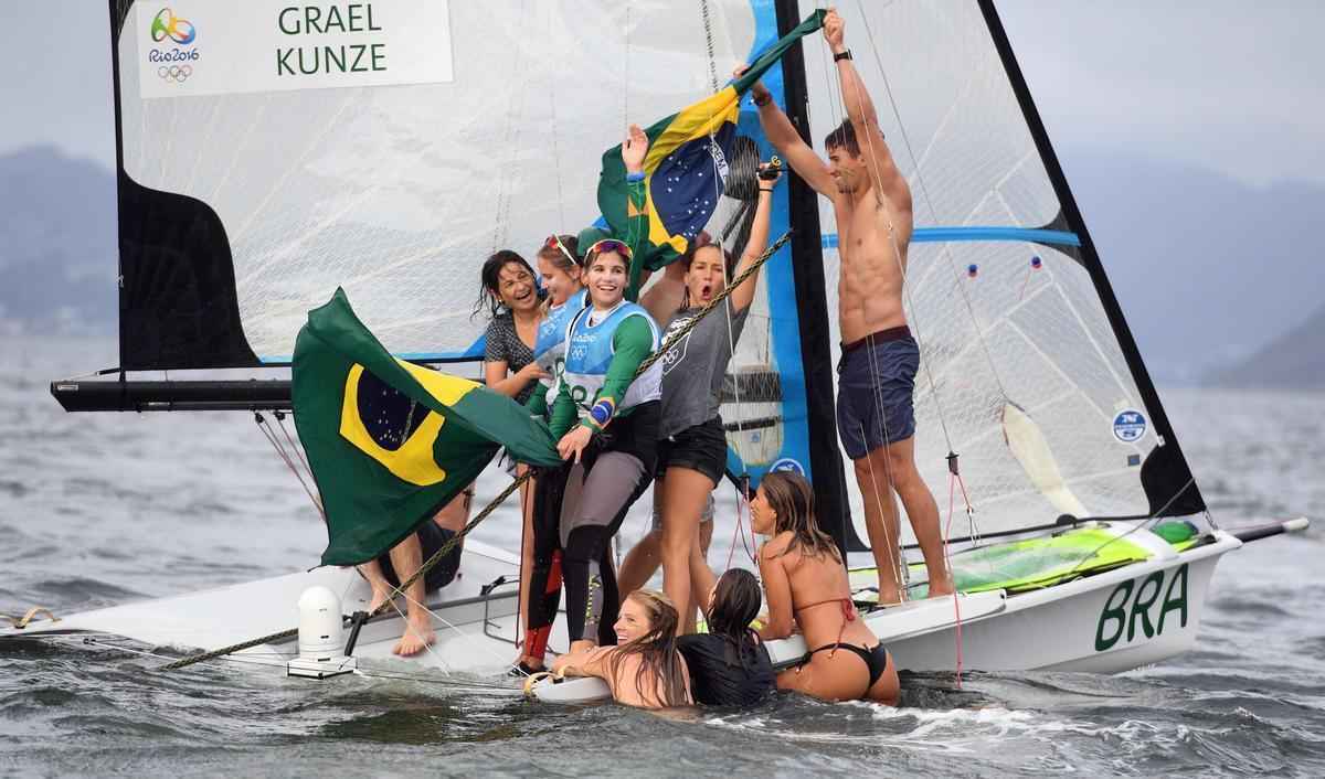 Conquista foi com muita emoo na medal race, nesta quinta-feira, quando a dupla chegou na primeira posio 
