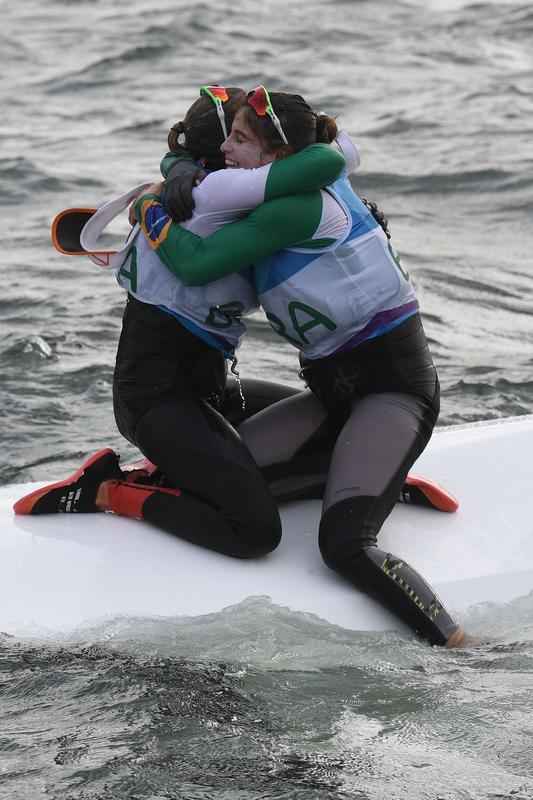 Conquista foi com muita emoo na medal race, nesta quinta-feira, quando a dupla chegou na primeira posio 