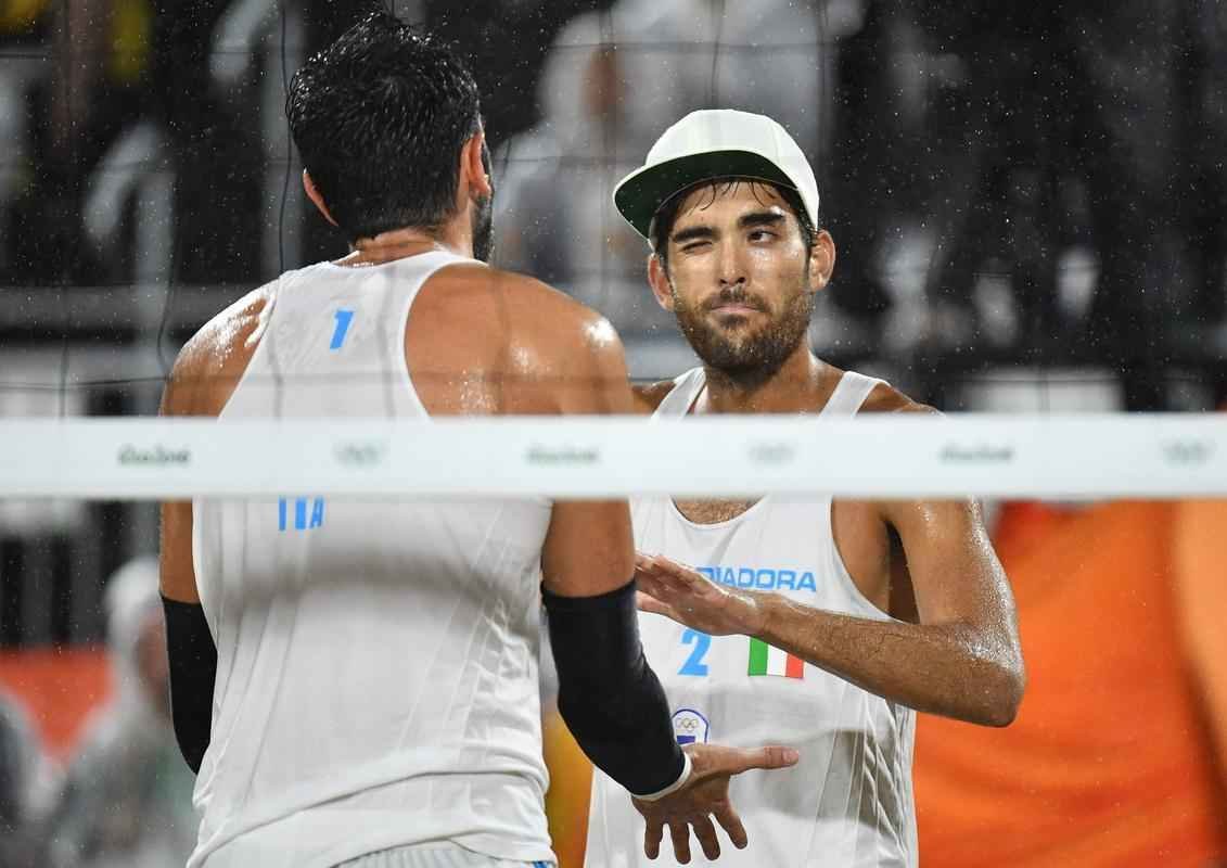 Fotos da vitria de Alison e Bruno Schmidt e a conquista do ouro em Copacabana