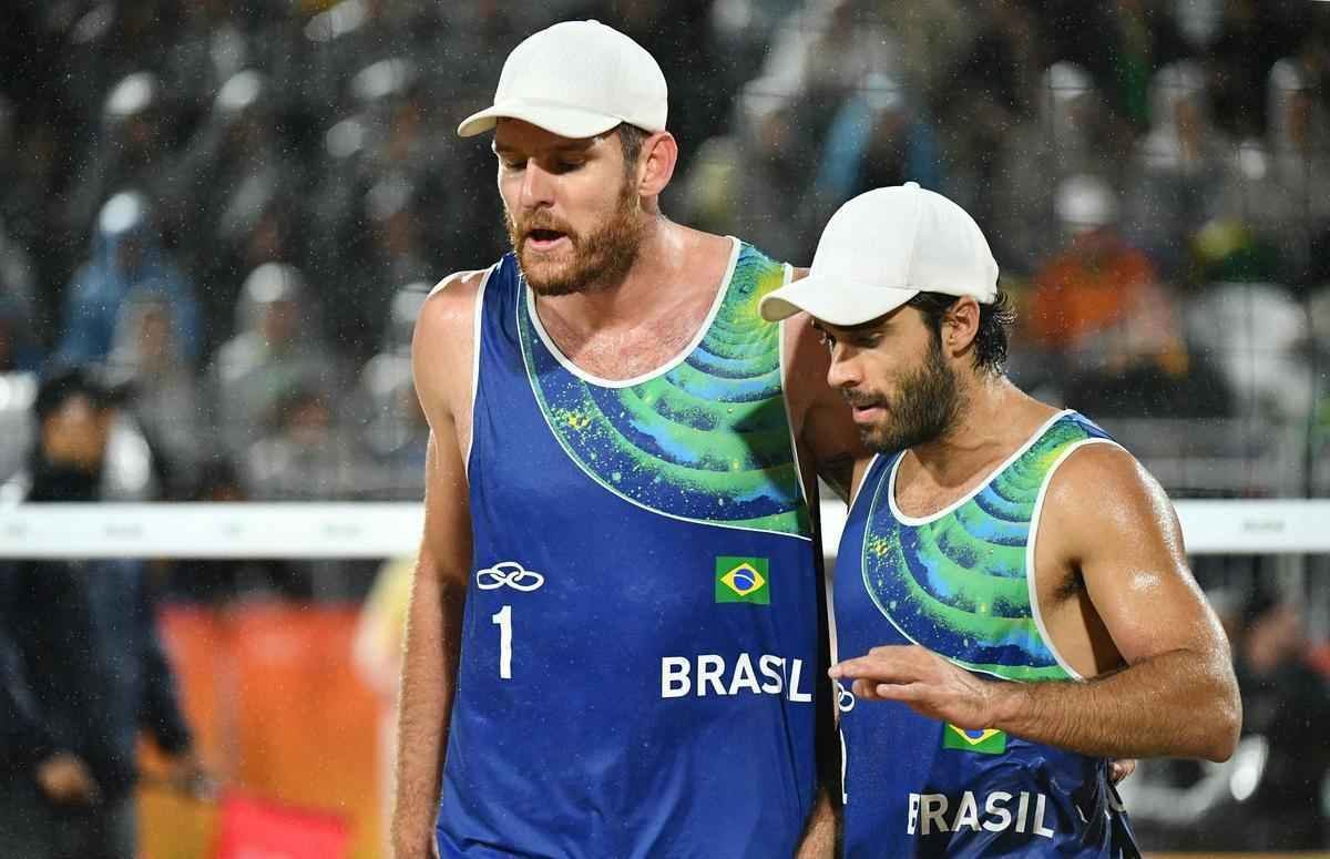 Fotos da vitria de Alison e Bruno Schmidt e a conquista do ouro em Copacabana