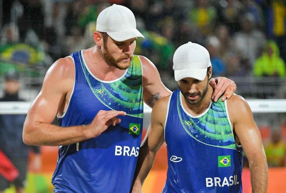 Fotos da vitria de Alison e Bruno Schmidt e a conquista do ouro em Copacabana