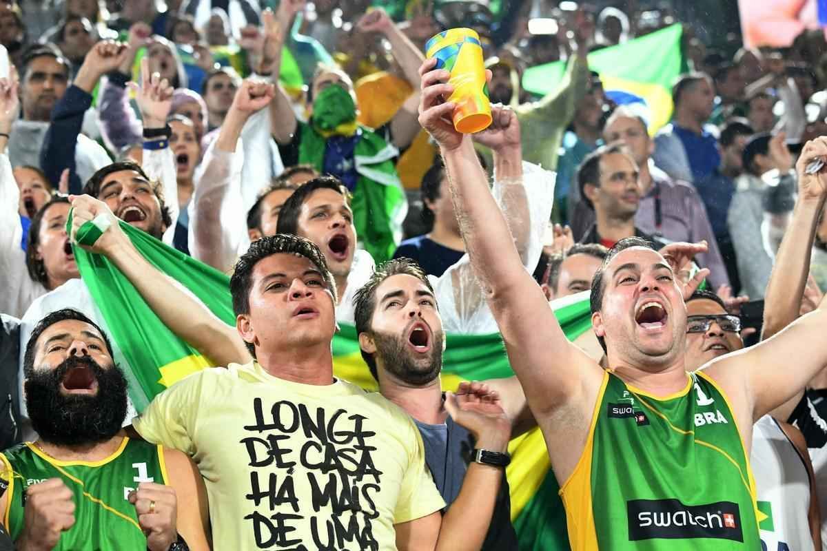 Fotos da vitria de Alison e Bruno Schmidt e a conquista do ouro em Copacabana