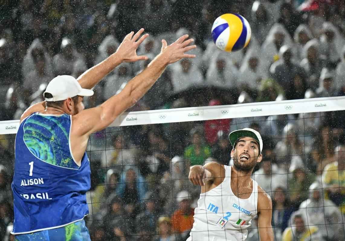 Fotos da vitria de Alison e Bruno Schmidt e a conquista do ouro em Copacabana