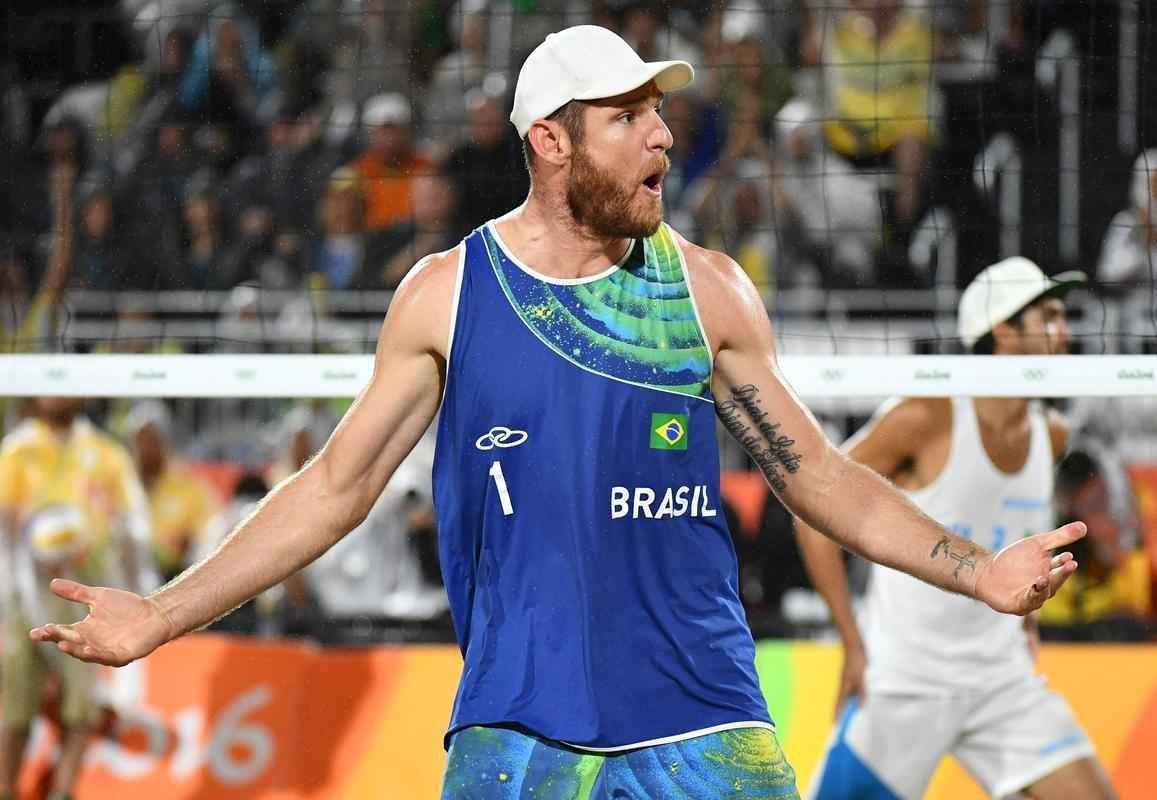 Fotos da vitria de Alison e Bruno Schmidt e a conquista do ouro em Copacabana