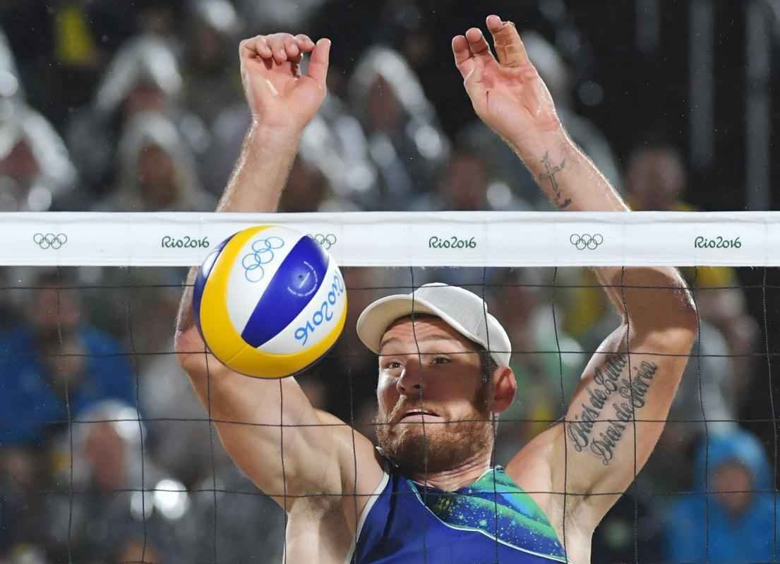 Fotos da vitria de Alison e Bruno Schmidt e a conquista do ouro em Copacabana