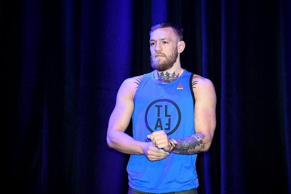 Conor McGregor treinou e interagiu com fs em Las Vegas. Astro tenta dar troco em Nate Diaz, vencedor do primeiro duelo