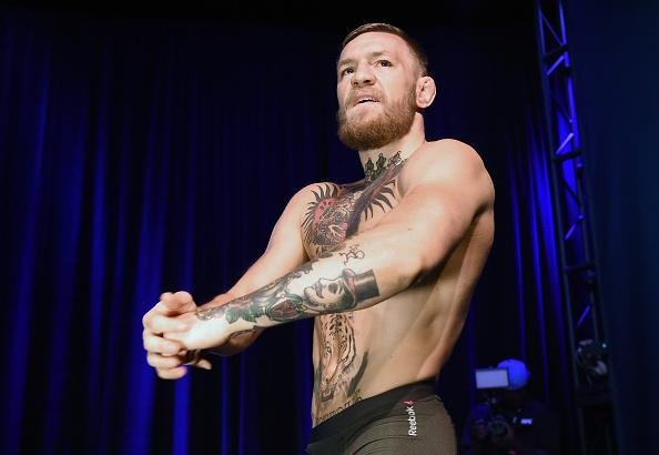Conor McGregor treinou e interagiu com fs em Las Vegas. Astro tenta dar troco em Nate Diaz, vencedor do primeiro duelo