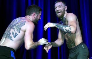 Conor McGregor treinou e interagiu com fs em Las Vegas. Astro tenta dar troco em Nate Diaz, vencedor do primeiro duelo