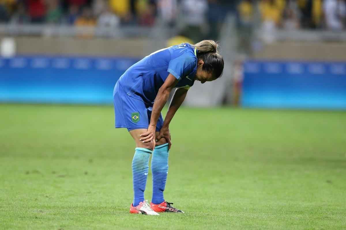 Grande craque da Seleo Brasileira Feminina de Futebol, Marta errou o ltimo pnalti do Brasil no duelo contra a Austrlia, no dia 12, no Mineiro. A melhor jogadora da seleo ficou desolada aps o erro. 
