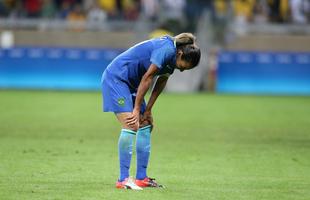 Grande craque da Seleção Brasileira Feminina de Futebol, Marta errou o último pênalti do Brasil no duelo contra a Austrália, no dia 12, no Mineirão. A melhor jogadora da seleção ficou desolada após o erro. 
