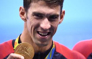 Michael Phelps deixou o Estádio Aquático na noite do dia 14 com sua 28ª e última medalha olímpica da história. A lenda das piscinas encerrou sua trajetória em Olimpíadas. Só no Rio de Janeiro foram cinco de ouro para o maior medalhista olímpico de todos os tempos, que tem 23 medalhas de ouro, além de três pratas e dois bronzes. 
