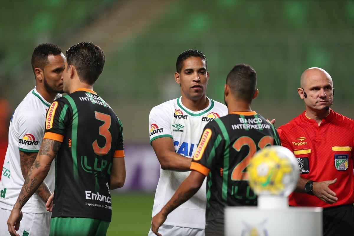 Amrica e Chapecoense duelam no Independncia, pela 21 rodada do Campeonato Brasileiro