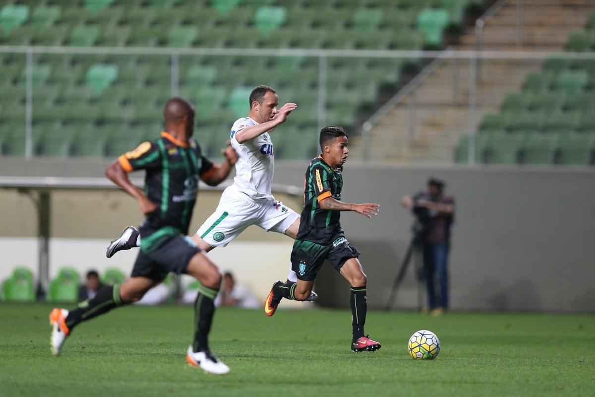 Amrica e Chapecoense duelam no Independncia, pela 21 rodada do Campeonato Brasileiro