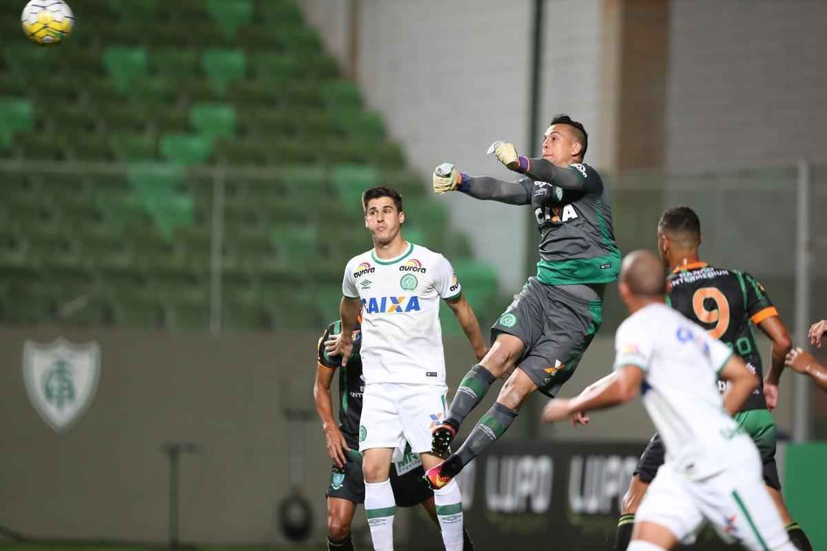 Amrica e Chapecoense duelam no Independncia, pela 21 rodada do Campeonato Brasileiro