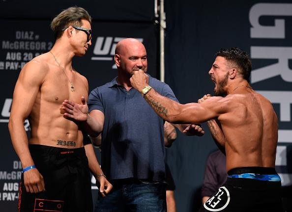 Pesagem oficial do UFC 202, em Las Vegas - Lim Huyn-Gyu 77,5kg x Mike Perry 76,6kg 