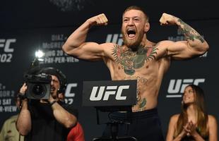Pesagem oficial do UFC 202, em Las Vegas - Conor McGregor vibra na balana