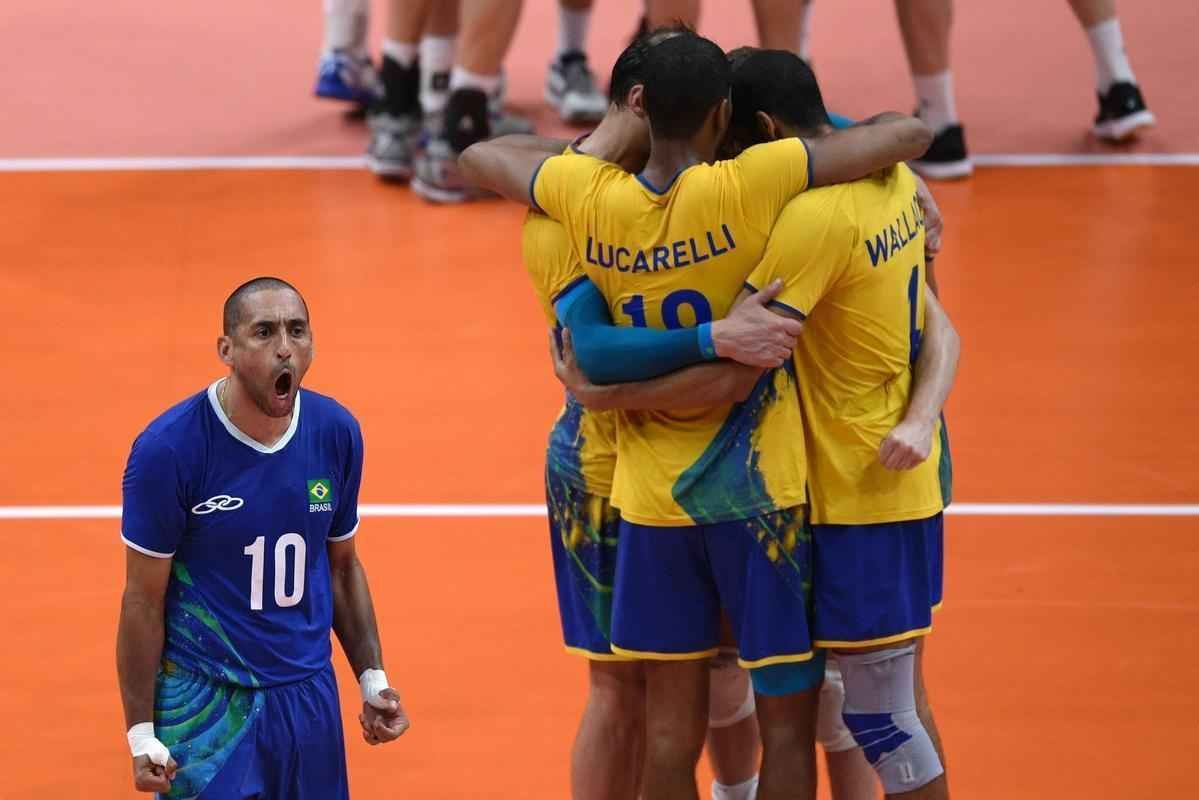 Brasil tem grande atuao e bate a Rssia por 3 sets a 0 no Maracanzinho lotado